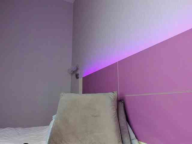 NaughtyBlond4 webcam