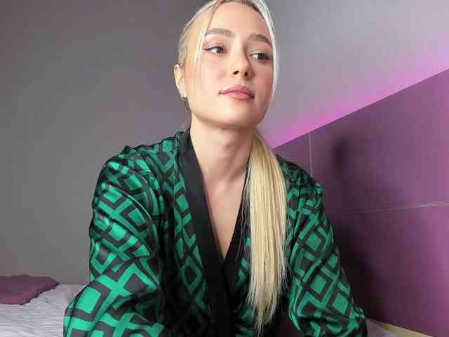 NaughtyBlond4 Live Webcam on BongaCams