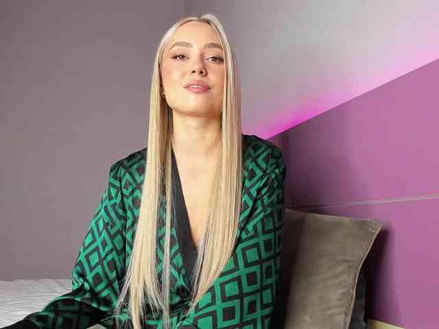 NaughtyBlond4 webcam