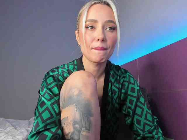 NaughtyBlond4 NaughtyBlond4