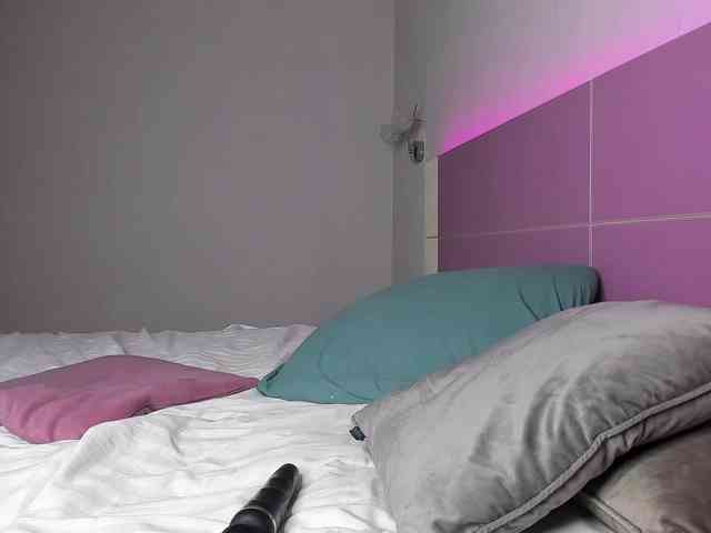 NaughtyBlond4 webcam