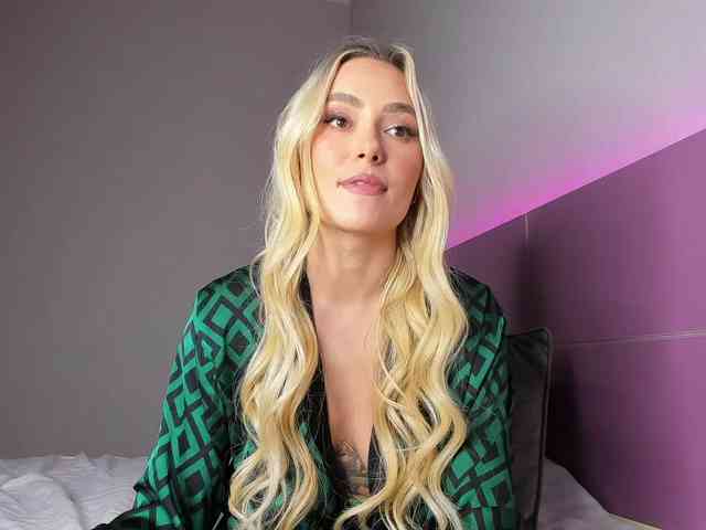 NaughtyBlond4 webcam