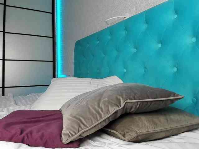 NaughtyBlond4 webcam