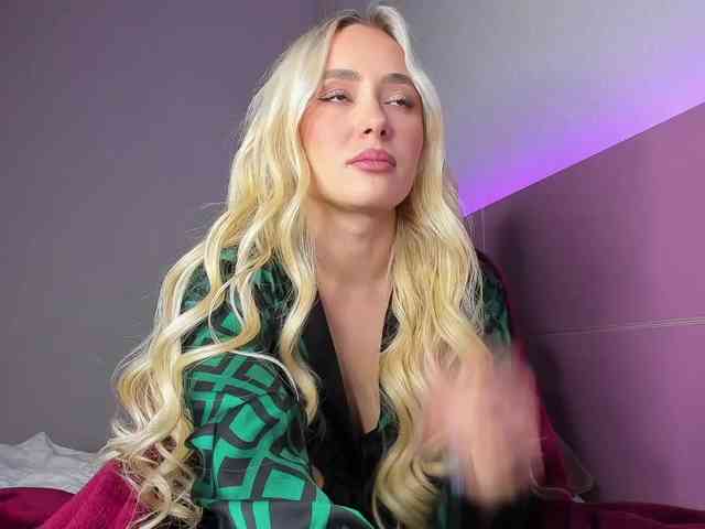 NaughtyBlond4 webcam