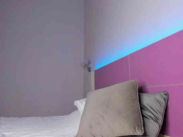 NaughtyBlond4 webcam