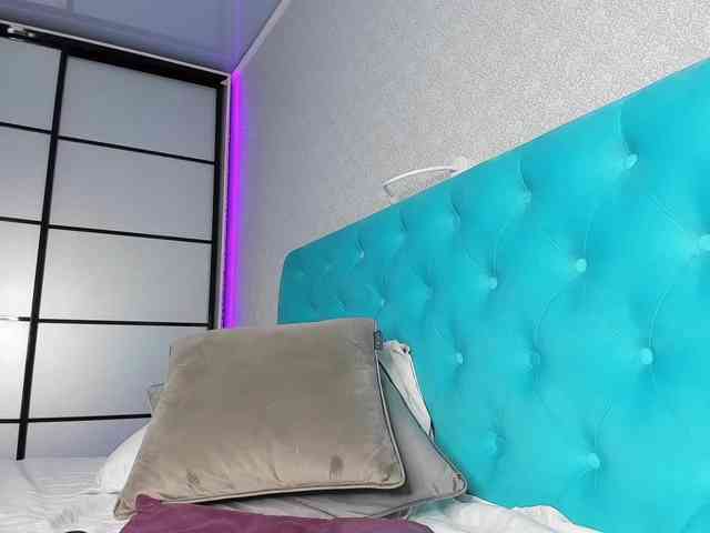 NaughtyBlond4 webcam