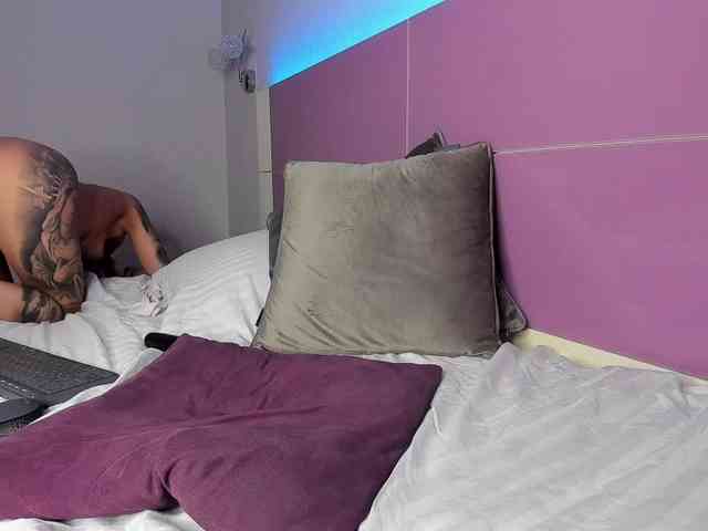 NaughtyBlond4 webcam