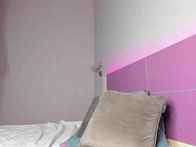 NaughtyBlond4 webcam