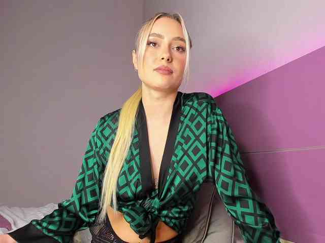 NaughtyBlond4 webcam