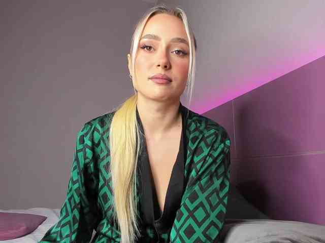 NaughtyBlond4 NaughtyBlond4