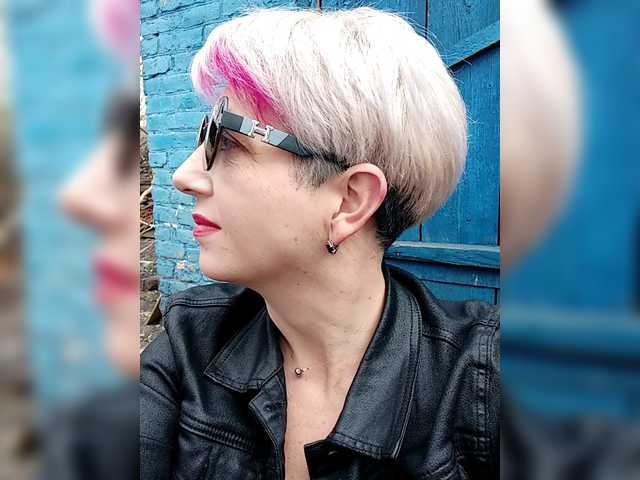 BUSINKA-25's BongaCams show and profile