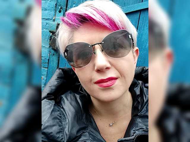 BUSINKA-25's BongaCams show and profile