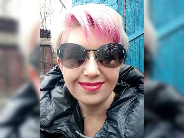 BUSINKA-25's BongaCams show and profile