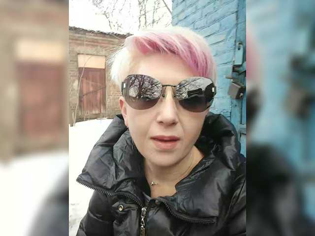 BUSINKA-25's BongaCams show and profile