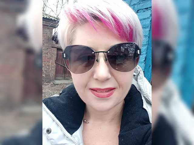 BUSINKA-25's BongaCams show and profile