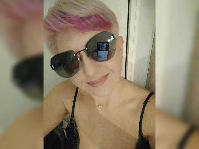 BUSINKA-25's BongaCams show and profile