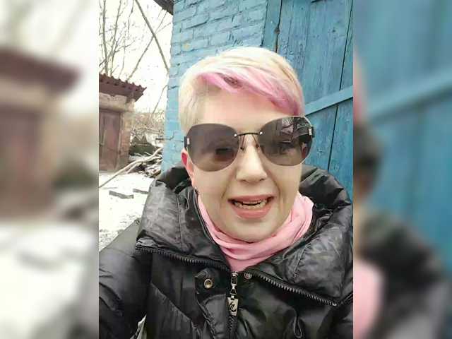 BUSINKA-25's BongaCams show and profile