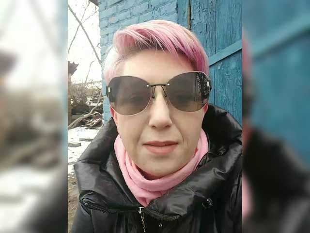 BUSINKA-25's BongaCams show and profile