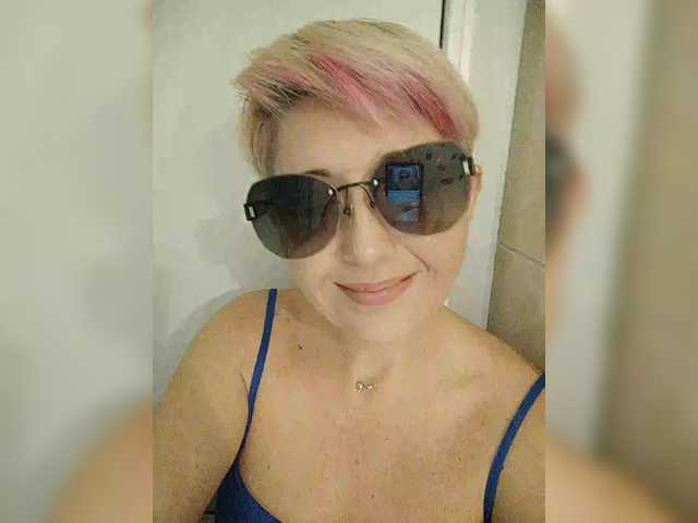 BUSINKA-25's BongaCams show and profile