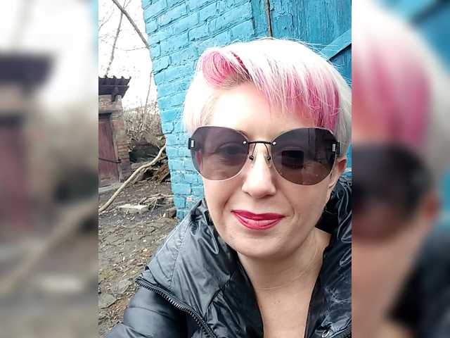 BUSINKA-25's BongaCams show and profile