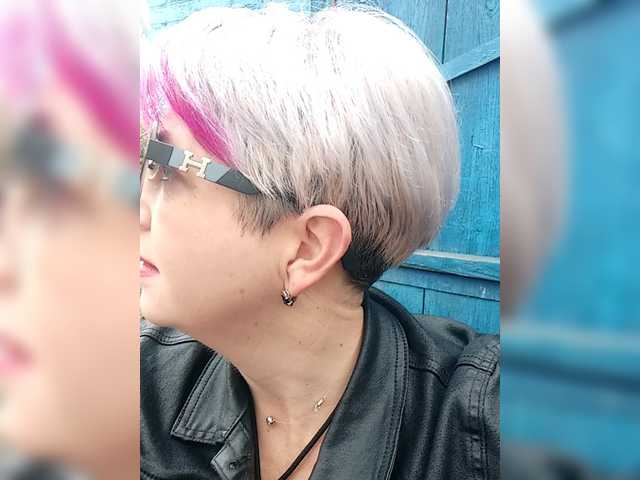 BUSINKA-25's BongaCams show and profile