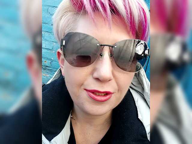 BUSINKA-25's BongaCams show and profile