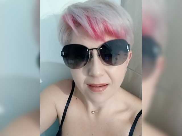 BUSINKA-25's BongaCams show and profile