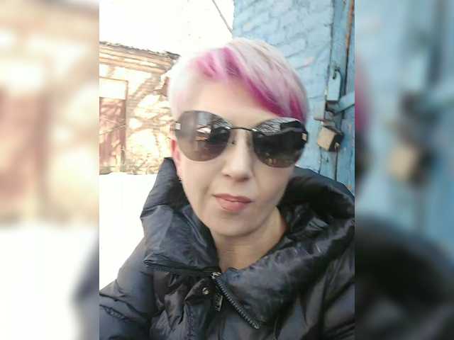 BUSINKA-25's BongaCams show and profile