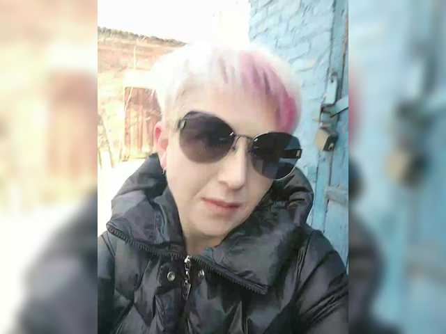 BUSINKA-25's BongaCams show and profile