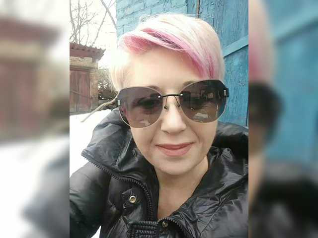 BUSINKA-25's BongaCams show and profile