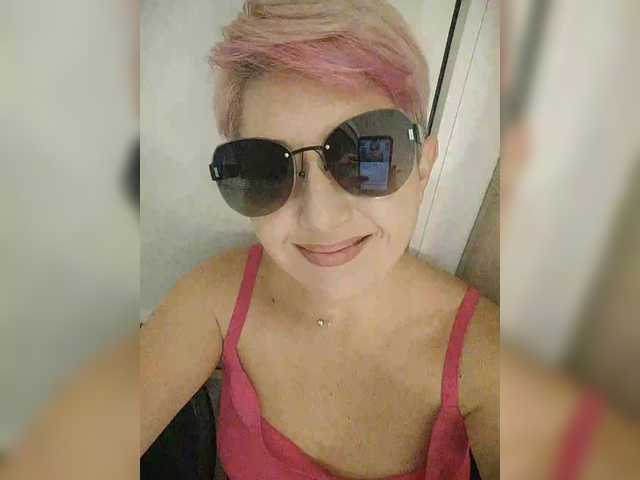 BUSINKA-25's BongaCams show and profile