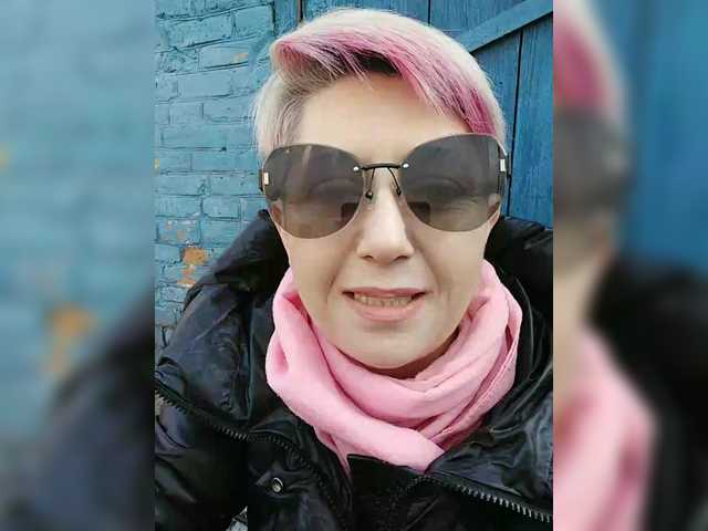 BUSINKA-25's BongaCams show and profile