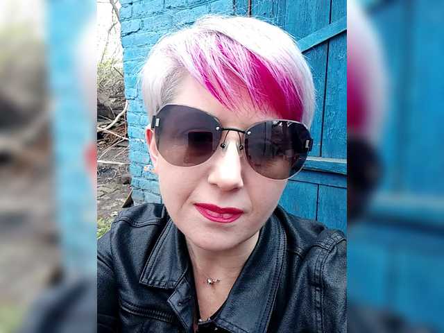 BUSINKA-25's BongaCams show and profile