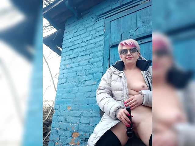 le modèle ___---___ est en webcam porno dans un show sur le site bongacams, il possède les tags suivants: White/Caucasian,Blonde,Shaved