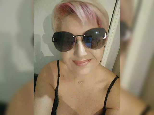 BUSINKA-25's BongaCams show and profile