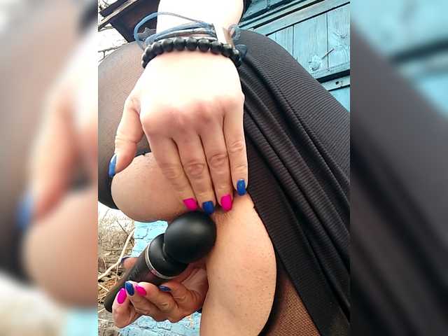 BUSINKA-25's BongaCams show and profile