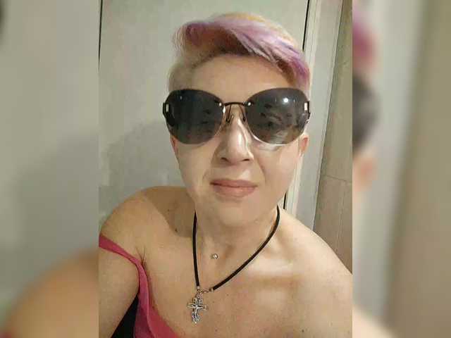 BUSINKA-25's BongaCams show and profile