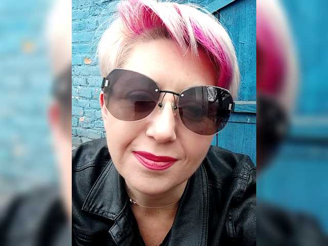 BUSINKA-25's BongaCams show and profile