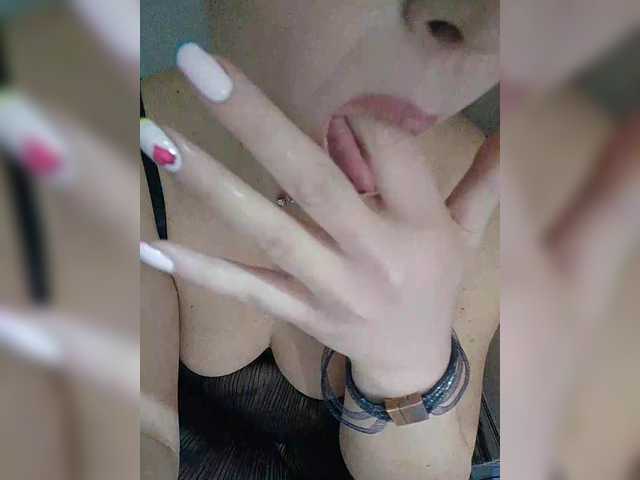 BUSINKA-25's BongaCams show and profile