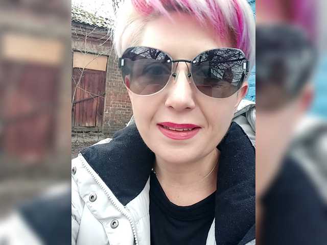 BUSINKA-25's BongaCams show and profile