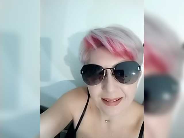 BUSINKA-25's BongaCams show and profile