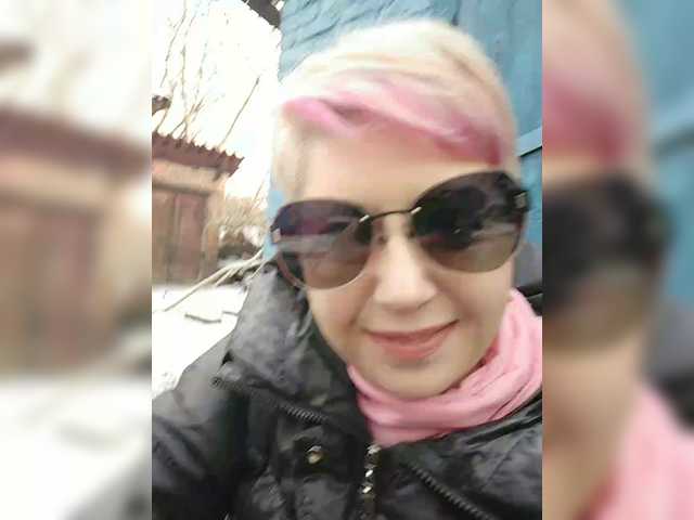 BUSINKA-25's BongaCams show and profile