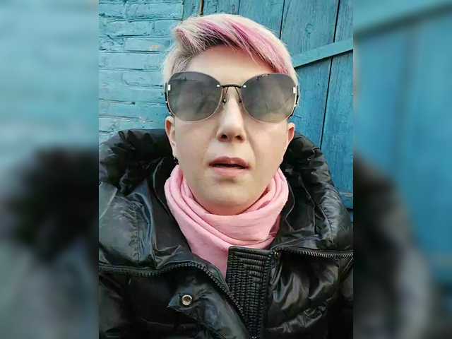 BUSINKA-25's BongaCams show and profile