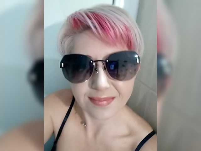 BUSINKA-25's BongaCams show and profile