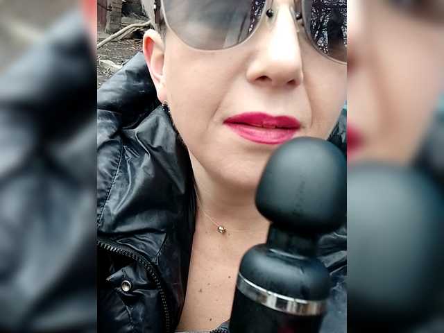 BUSINKA-25's BongaCams show and profile