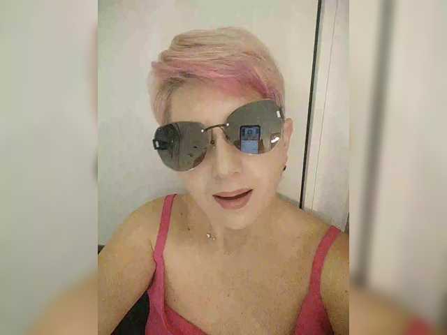 BUSINKA-25's BongaCams show and profile