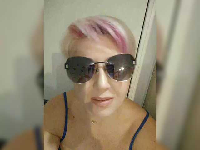 BUSINKA-25's BongaCams show and profile