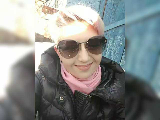 BUSINKA-25's BongaCams show and profile