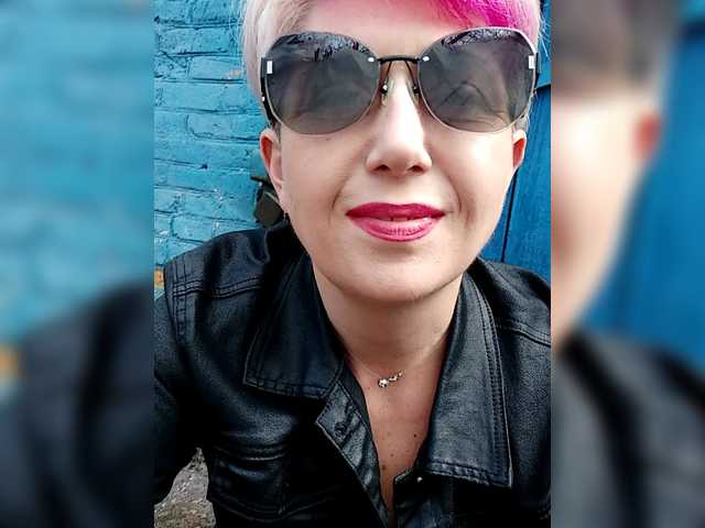 BUSINKA-25's BongaCams show and profile