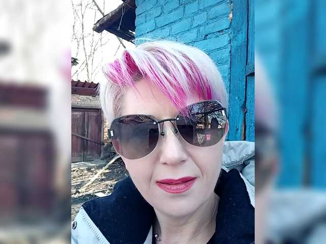 BUSINKA-25's BongaCams show and profile